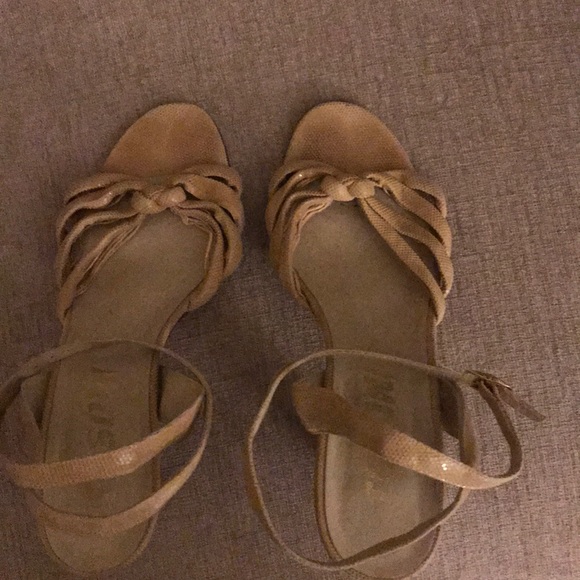 Tosoni heels - Picture 2 of 8